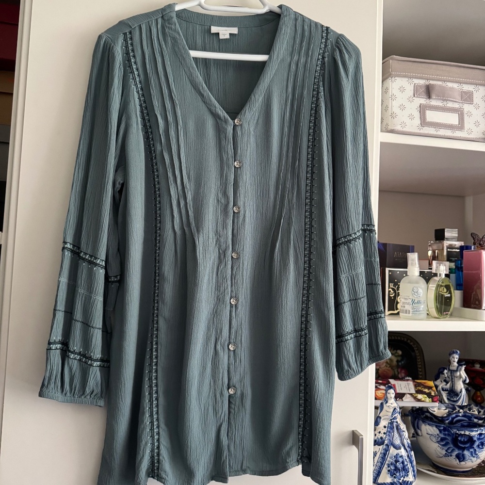 J-jill, Size 8, 100% Viscose, beautiful blouse with buttons